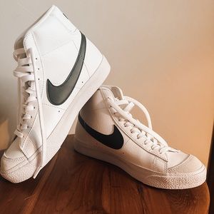 Nike air forces womans size 6